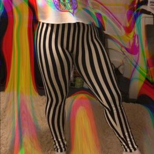 Striped tailgate leggings